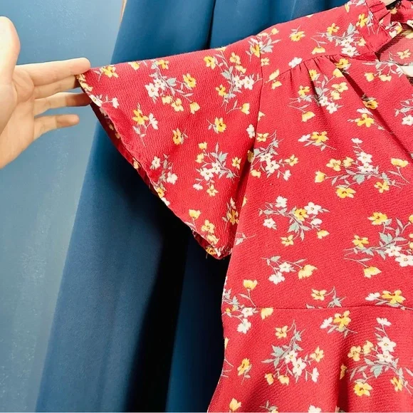 ▫️ donated Red Fit and Flare Floral Top - Picture 10 of 11